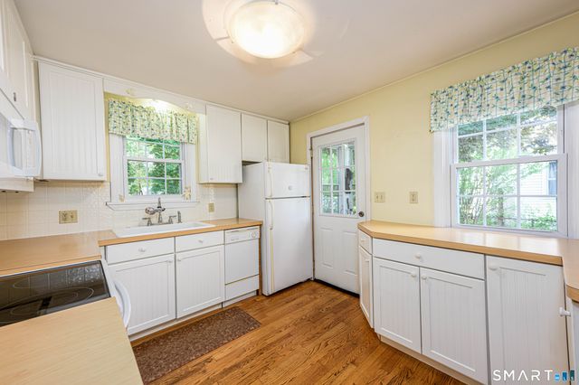 50 Albert Road, Hamden, CT 06514