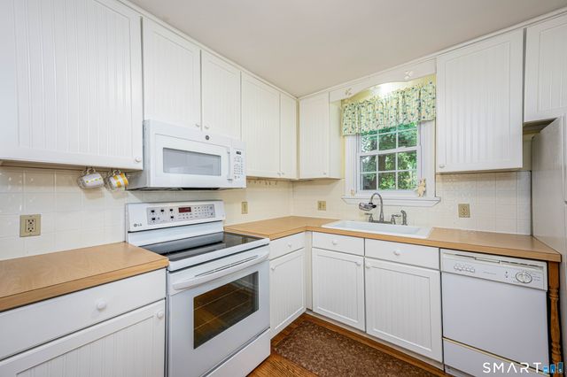 50 Albert Road, Hamden, CT 06514