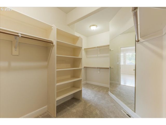 3808 FAIRHAVEN Dr, West Linn, OR 97068