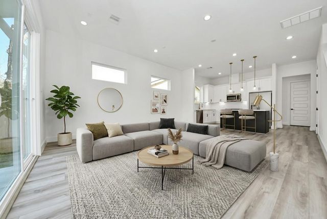 7012 Saint Augustine Street, Houston, TX 77021