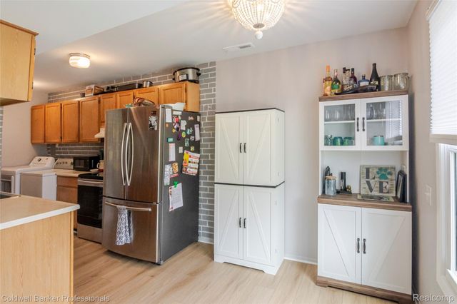 2606 Wildwood Court, Orion Charter Township, MI 48360