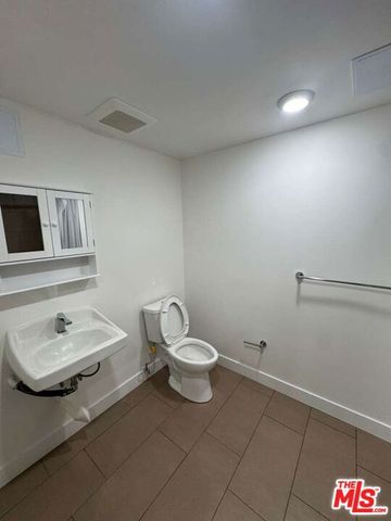 1039 E 28th Street 207, Los Angeles, CA 90011