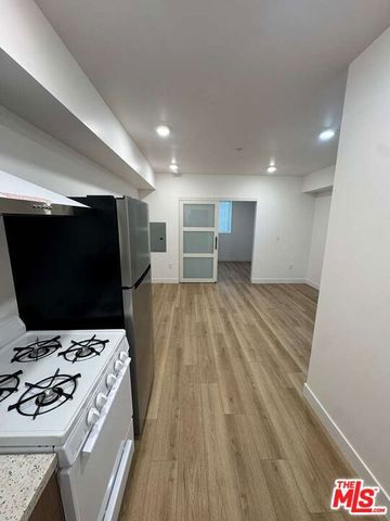 1039 E 28th Street 207, Los Angeles, CA 90011