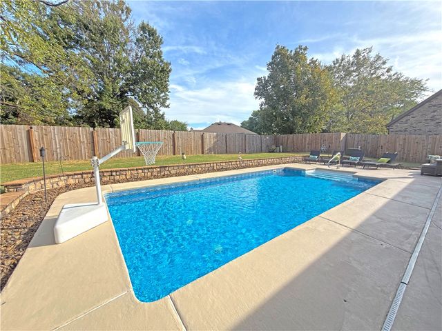 4601 W Pat Lee Parkway, Rogers, AR 72758