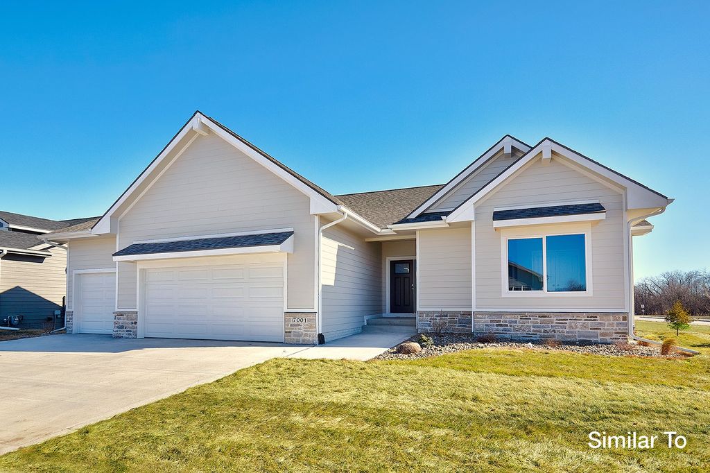 7015 Lincoln Circle, Johnston, IA 50131