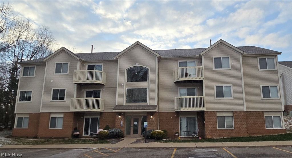 1452 Buckingham Gate Boulevard D, Cuyahoga Falls, OH 44221