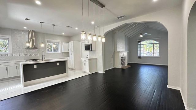 1824 SW 24th St, Miami, FL 33145