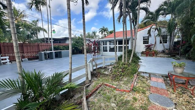 1824 SW 24th St, Miami, FL 33145