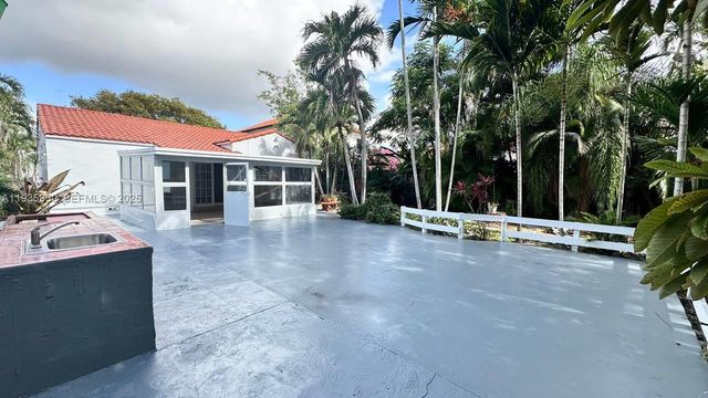 1824 SW 24th St, Miami, FL 33145