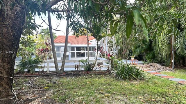 1824 SW 24th St, Miami, FL 33145