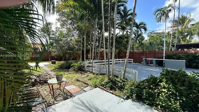1824 SW 24th St, Miami, FL 33145