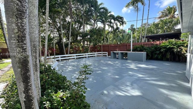 1824 SW 24th St, Miami, FL 33145
