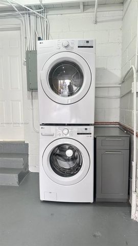 1824 SW 24th St, Miami, FL 33145