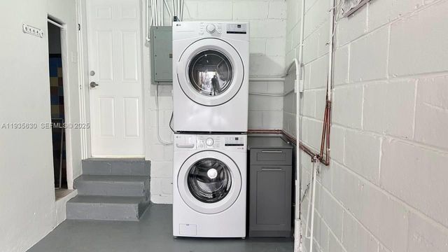 1824 SW 24th St, Miami, FL 33145