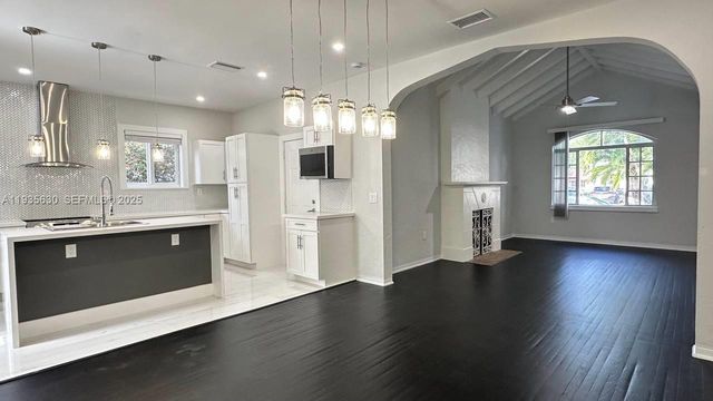 1824 SW 24th St, Miami, FL 33145