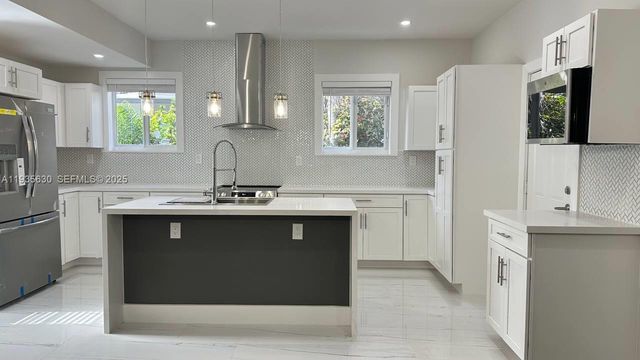 1824 SW 24th St, Miami, FL 33145