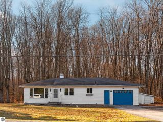 8684 S 45 Road, Cadillac, MI 49601