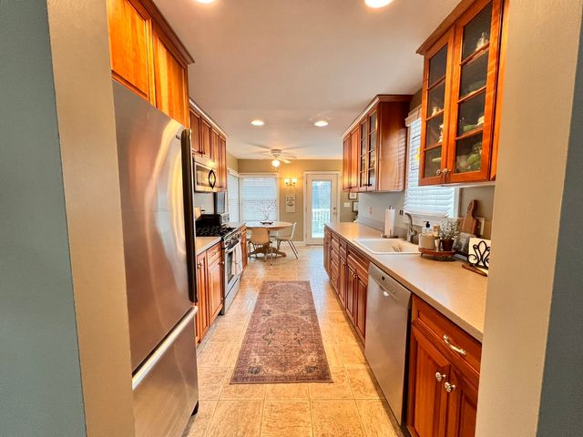 1N261 Stacy Court, Glen Ellyn, IL 60137