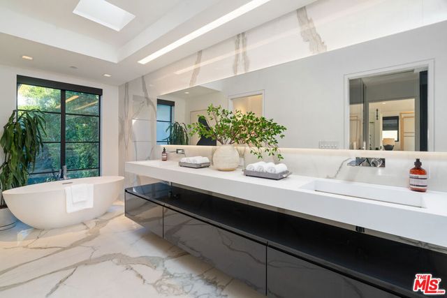 1146 Sierra Alta Way, Los Angeles, CA 90069