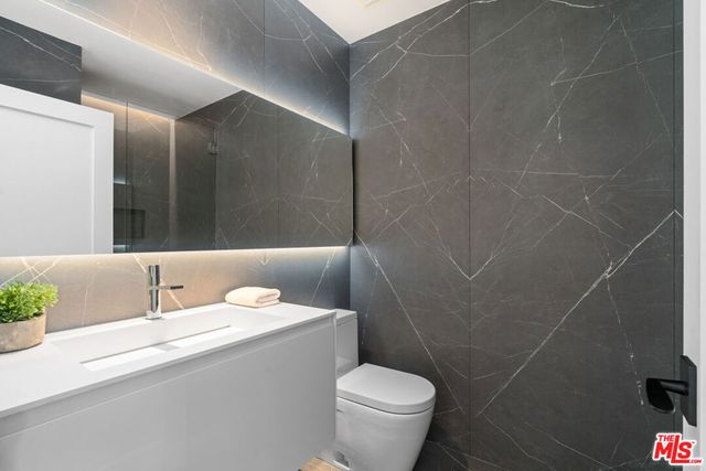 1146 Sierra Alta Way, Los Angeles, CA 90069