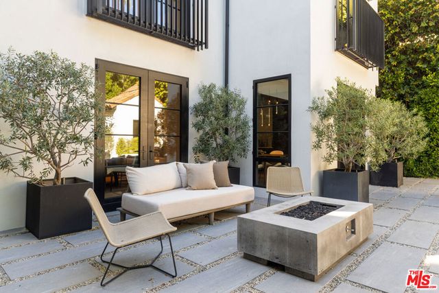 1146 Sierra Alta Way, Los Angeles, CA 90069