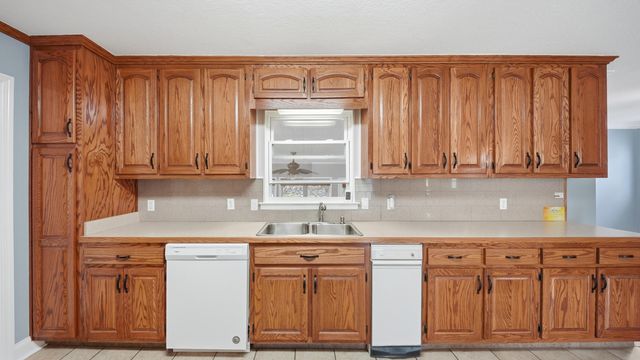 605 Falls View Drive, Hixson, TN 37343