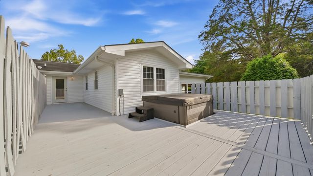 605 Falls View Drive, Hixson, TN 37343