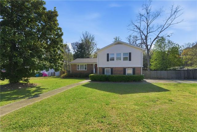 137 Bonnie Lane NW, Lilburn, GA 30047