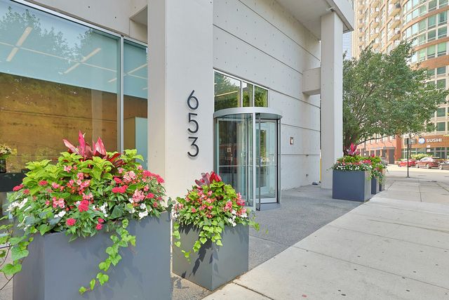 653 N Kingsbury Street 2206, Chicago, IL 60610