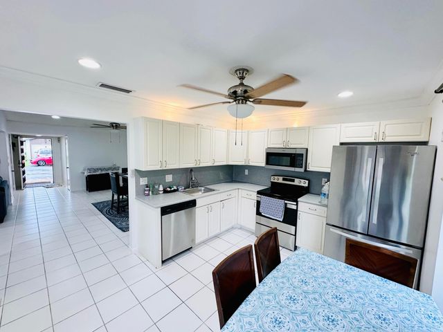 5077 FORSYTHIA Street, Delray Beach, FL 33484