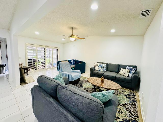 5077 FORSYTHIA Street, Delray Beach, FL 33484