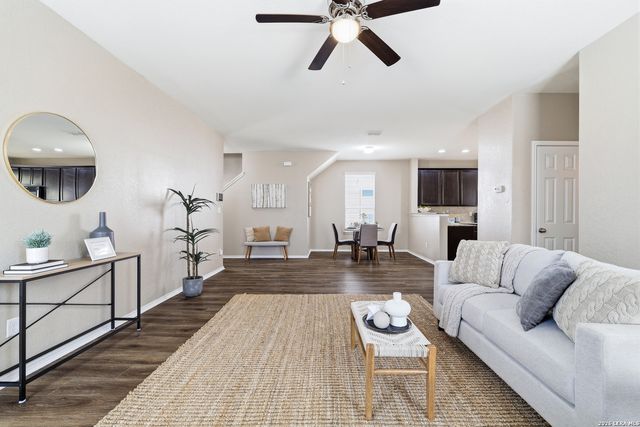 474 Walnut Crest, Selma, TX 78154