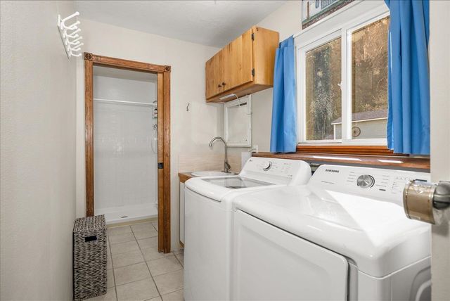 14905 W Maybob Rd, Nine Mile Falls, WA 99026