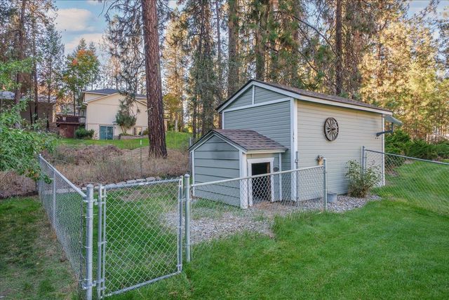 14905 W Maybob Rd, Nine Mile Falls, WA 99026