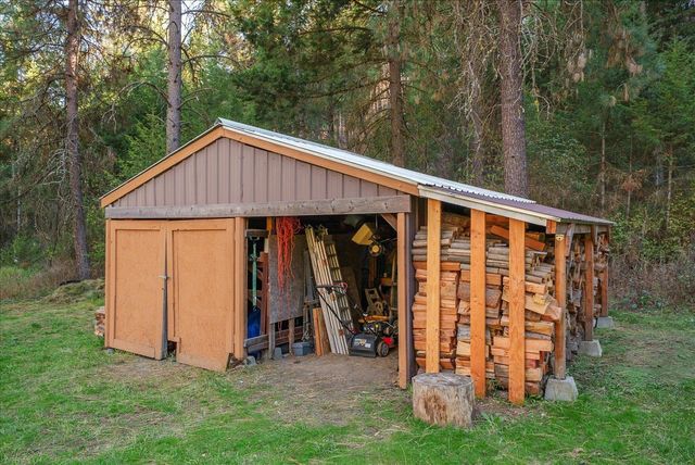 14905 W Maybob Rd, Nine Mile Falls, WA 99026