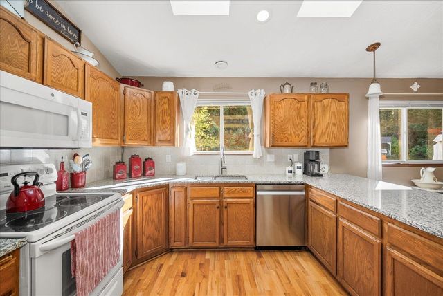 14905 W Maybob Rd, Nine Mile Falls, WA 99026