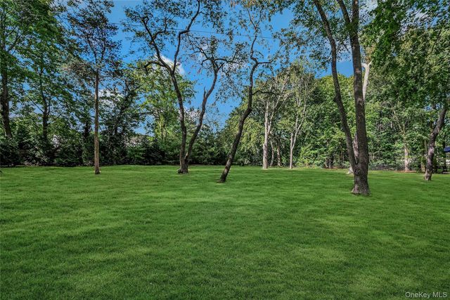 192 Burtis Lane, Muttontown, NY 11791