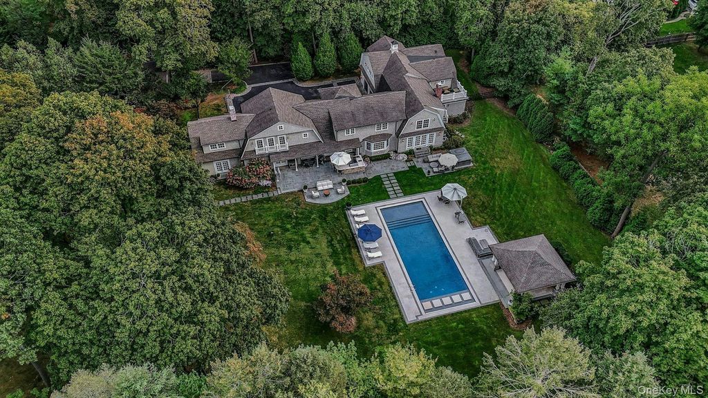 192 Burtis Lane, Muttontown, NY 11791