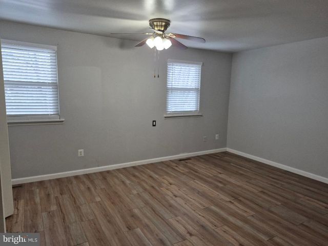 401 WOODSIDE CIR, Dresher, PA 19025