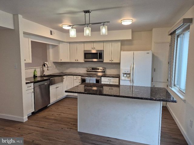 401 WOODSIDE CIR, Dresher, PA 19025