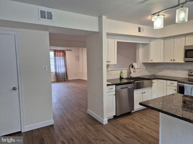 401 WOODSIDE CIR, Dresher, PA 19025