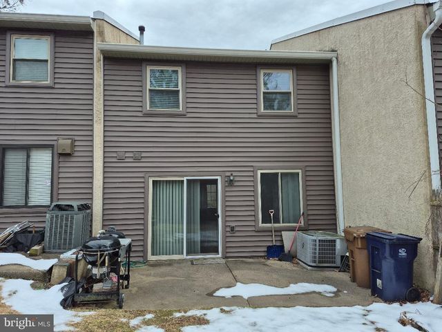 401 WOODSIDE CIR, Dresher, PA 19025