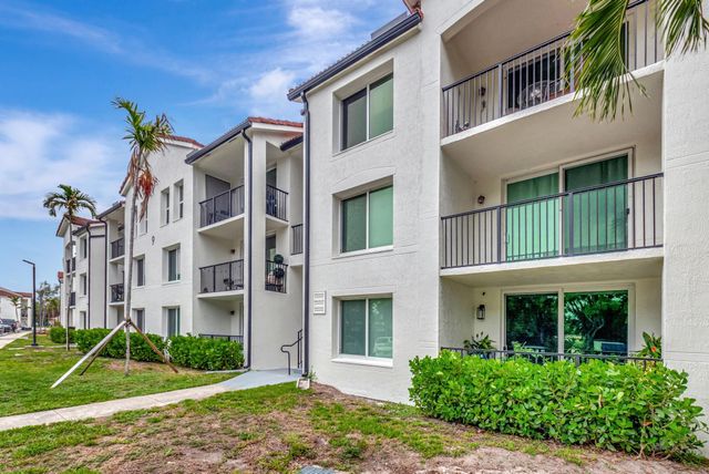 923 Villa Cir, Boynton Beach, FL 33435