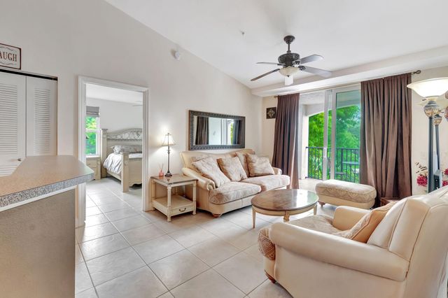 923 Villa Cir, Boynton Beach, FL 33435