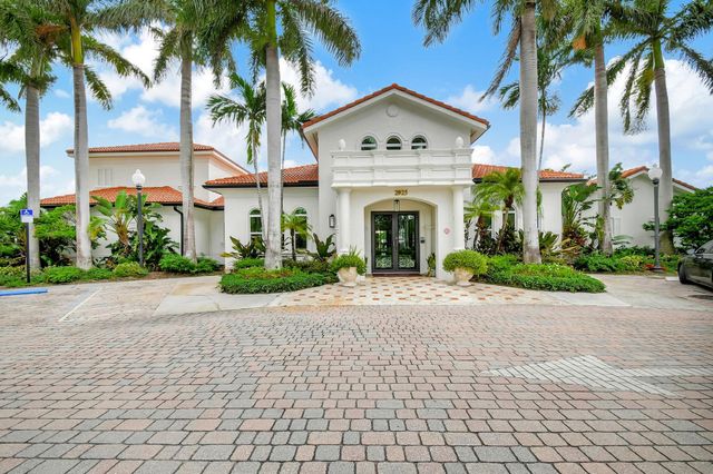 923 Villa Cir, Boynton Beach, FL 33435