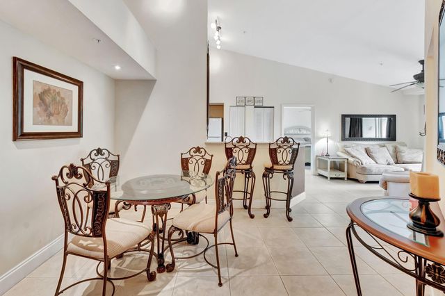 923 Villa Cir, Boynton Beach, FL 33435