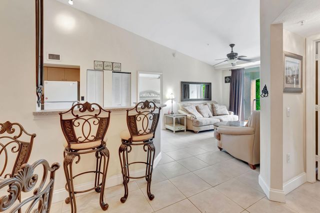 923 Villa Cir, Boynton Beach, FL 33435