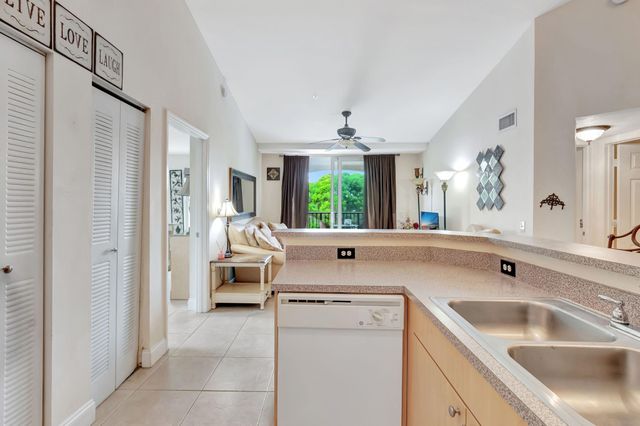 923 Villa Cir, Boynton Beach, FL 33435