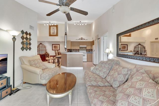 923 Villa Cir, Boynton Beach, FL 33435