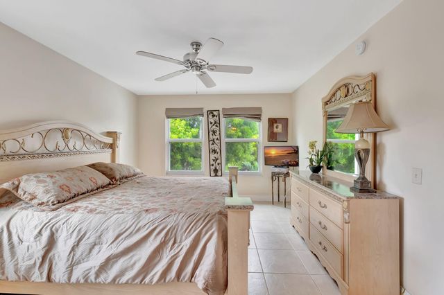 923 Villa Cir, Boynton Beach, FL 33435